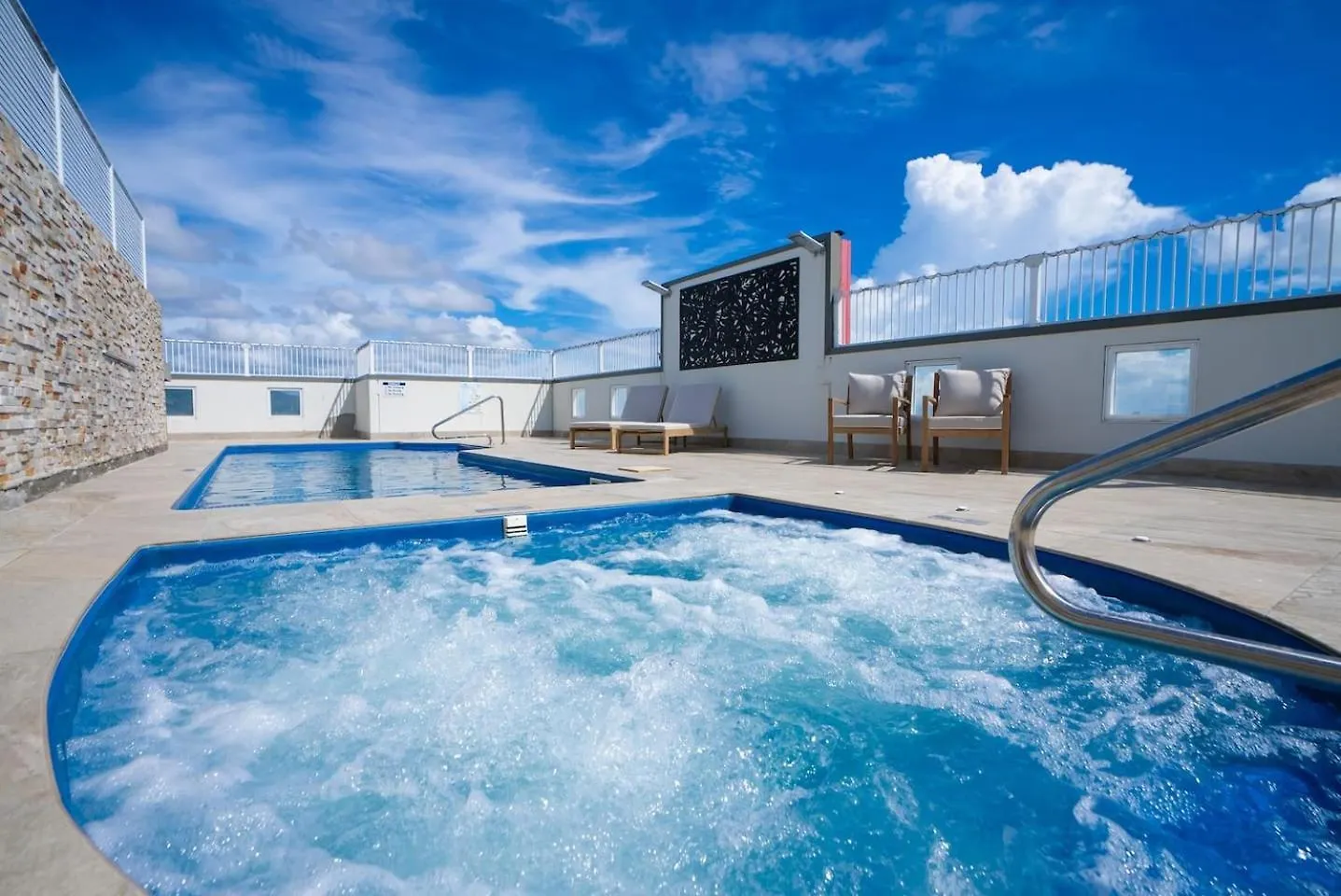 Cairns Central Getaway - A Sleek City Studio Apartment